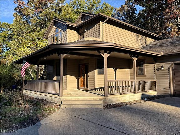 2nd image of 352 Wyndclift Pl