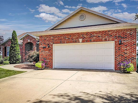 2nd image of 9932 Bending Oaks Dr