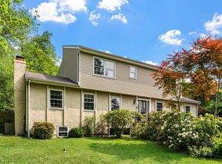 2 Blue Ridge Dr, Stamford, CT 06903