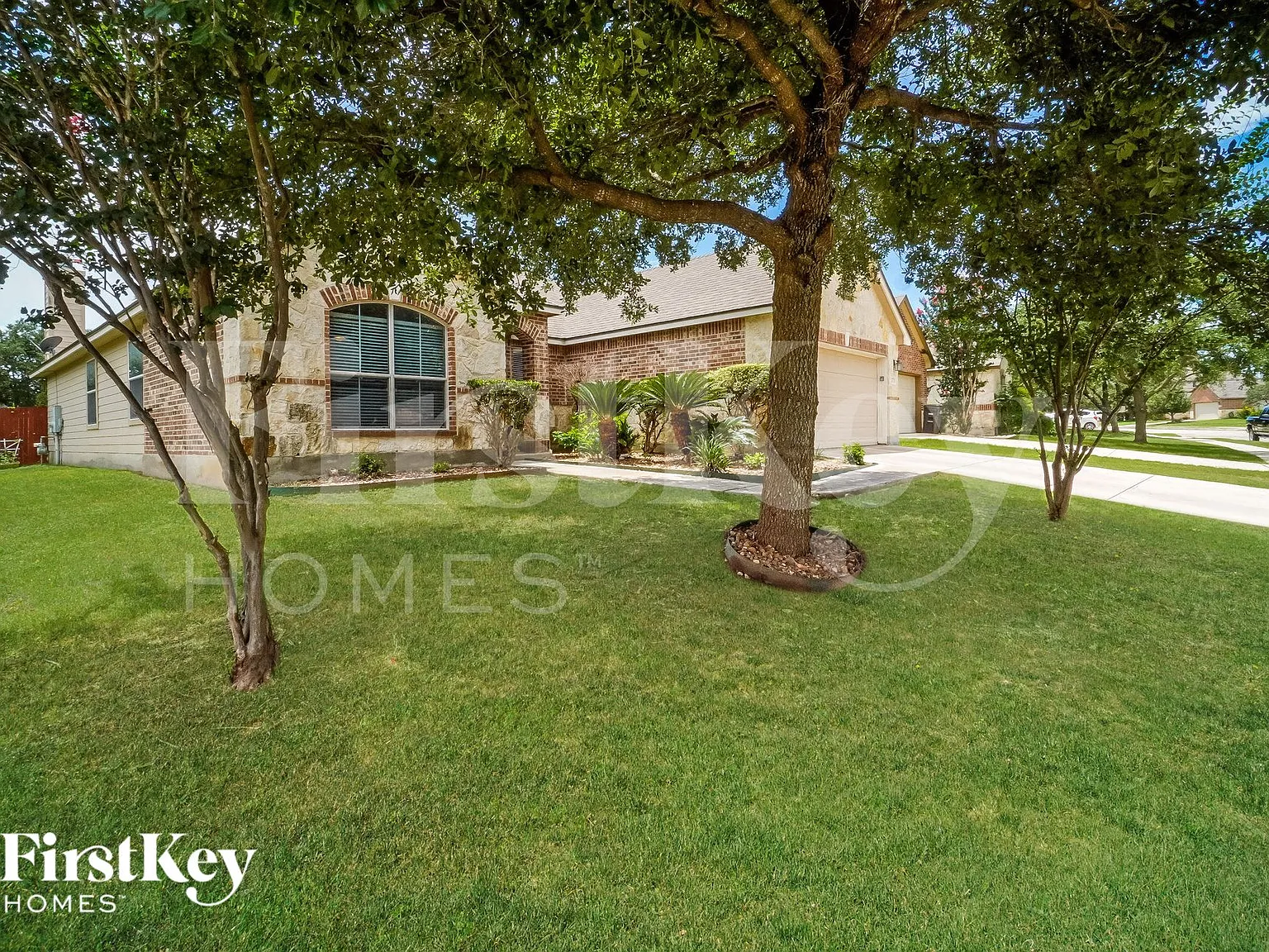 3 bed, 2.0 bath, 2363 sqft, $2,425 — Photo 2