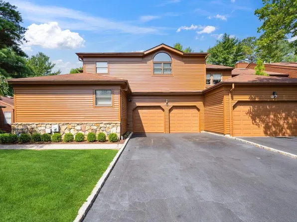 26 Hunt Court, Jericho, NY 11753