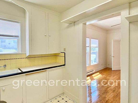 4th image of 726 Adams St SE APT 1