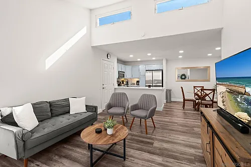 5252 Balboa Arms Dr #231 Photo 1
