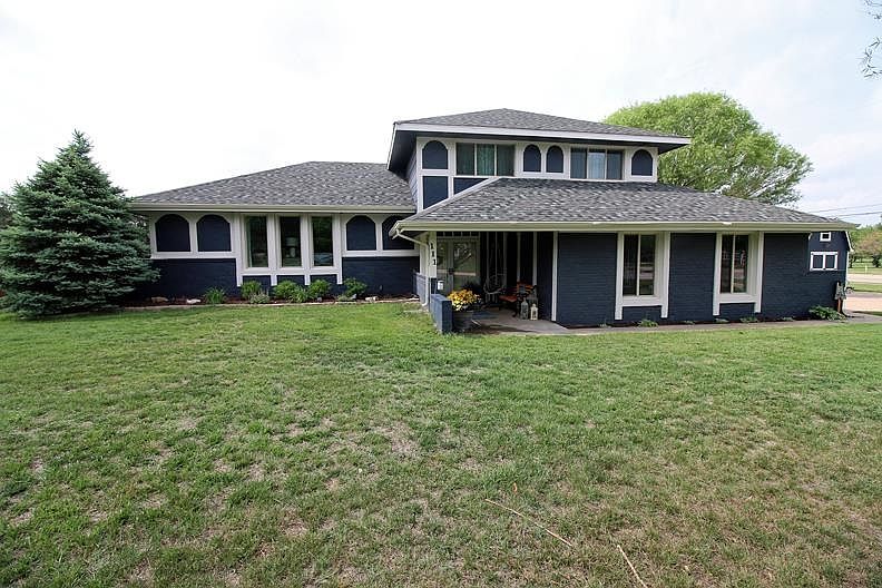 1st image of 111 E Kerry Lynn Dr