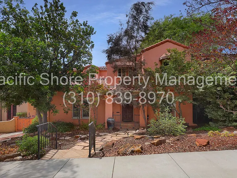 1229 Geneva St — Photo 1