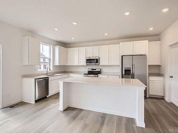 5th image of 3104 Gladstone Avenue