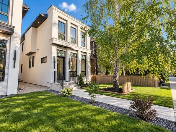 2424 W 31st St SW, Calgary, AB T3E 2N5