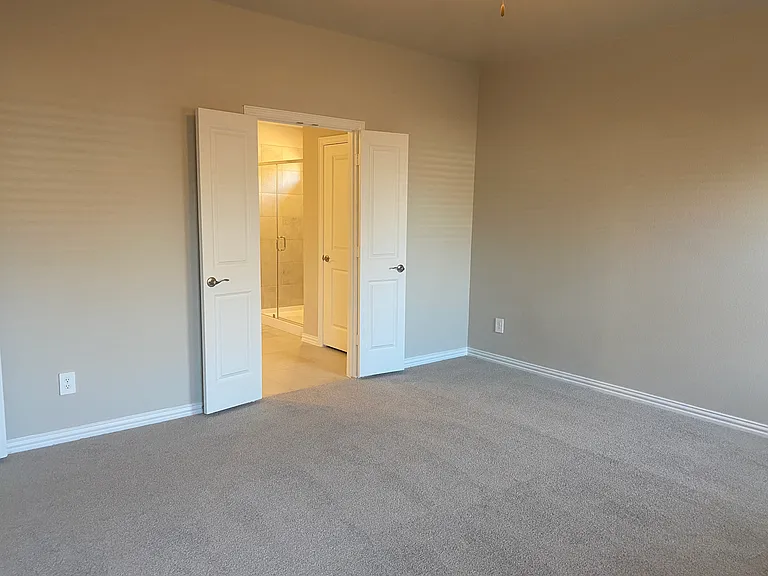 2129 Mustang Way — Photo 35