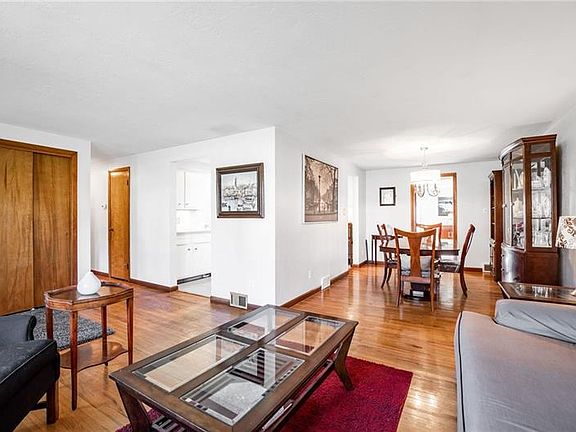 4th image of 131 Greenwood Dr