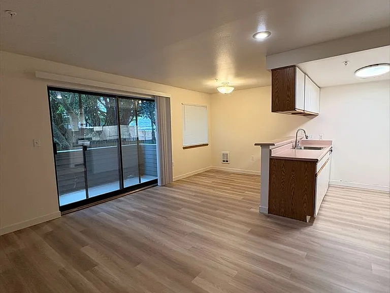 Avalon West Apartments — Photo 6