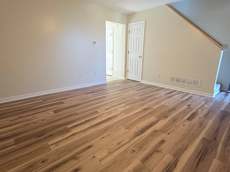 108 Robroy Ln — Photo 4