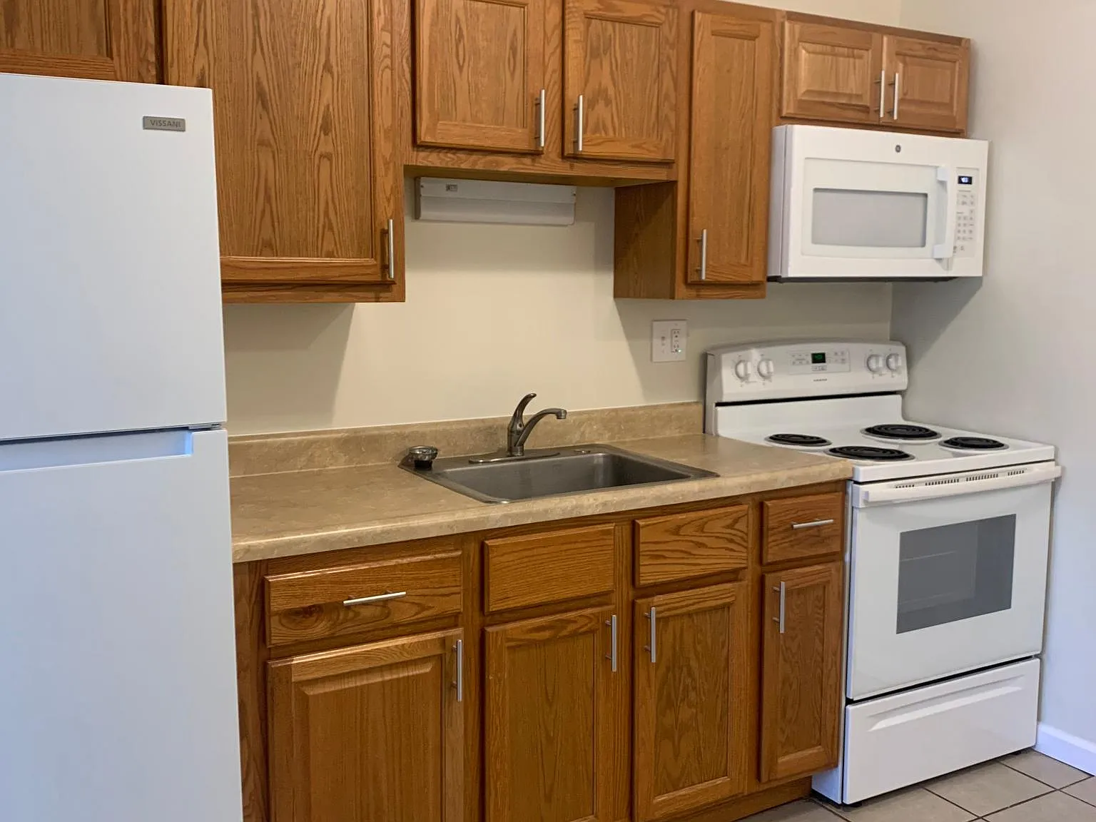 2 bed, 750 sqft, $925 — Photo 2