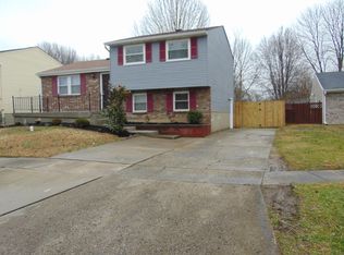 8411 Calm Ln, Louisville, KY 40219