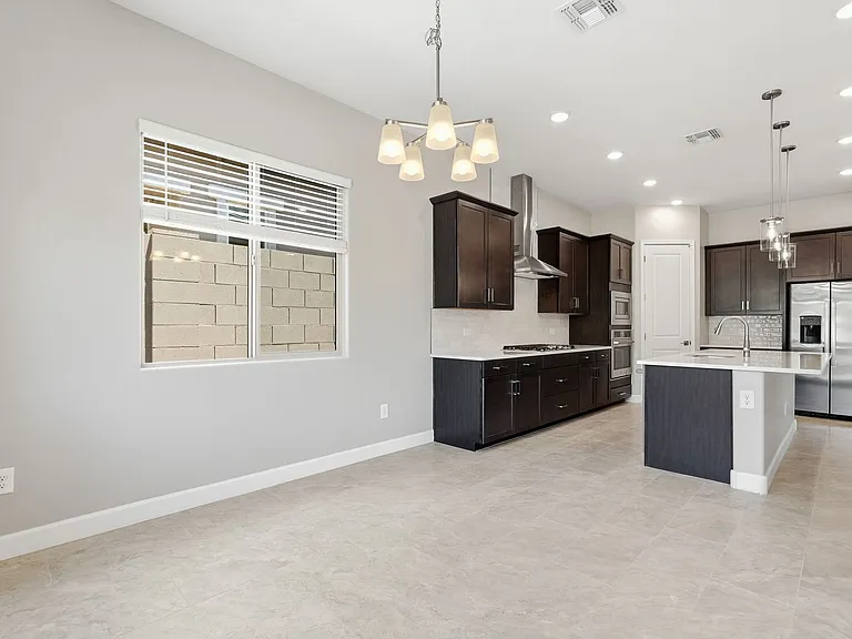 293 E Jasper Ct — Photo 14