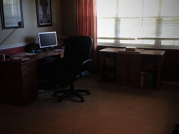4th image of 110 Cedarwood Cir