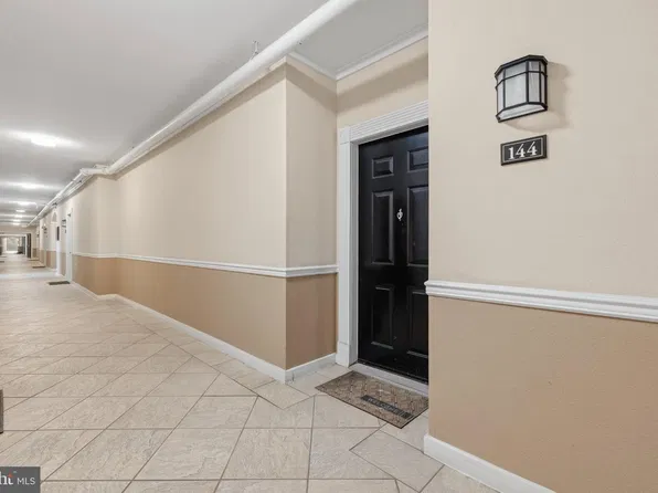501 Hungerford Dr APT 144, Rockville, MD 20850