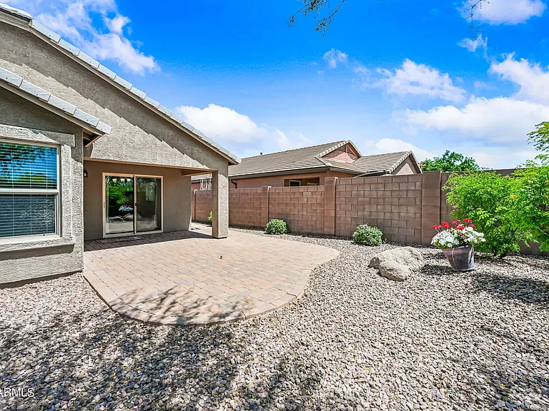 2209 E Hazeltine Way — Photo 2