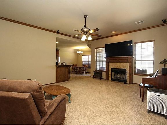 4th image of 2101 Wheatfield Ave