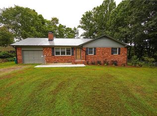 716 Apache Dr, Winston Salem, NC 27107