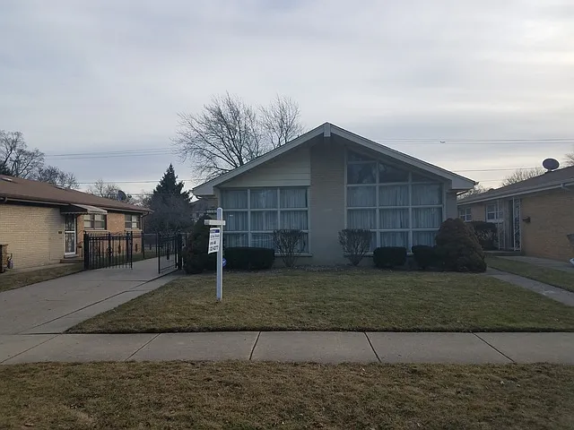 5711 S Park Ave photo 1