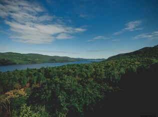 800 County Route 6, HULETTS LANDING, NY 12841