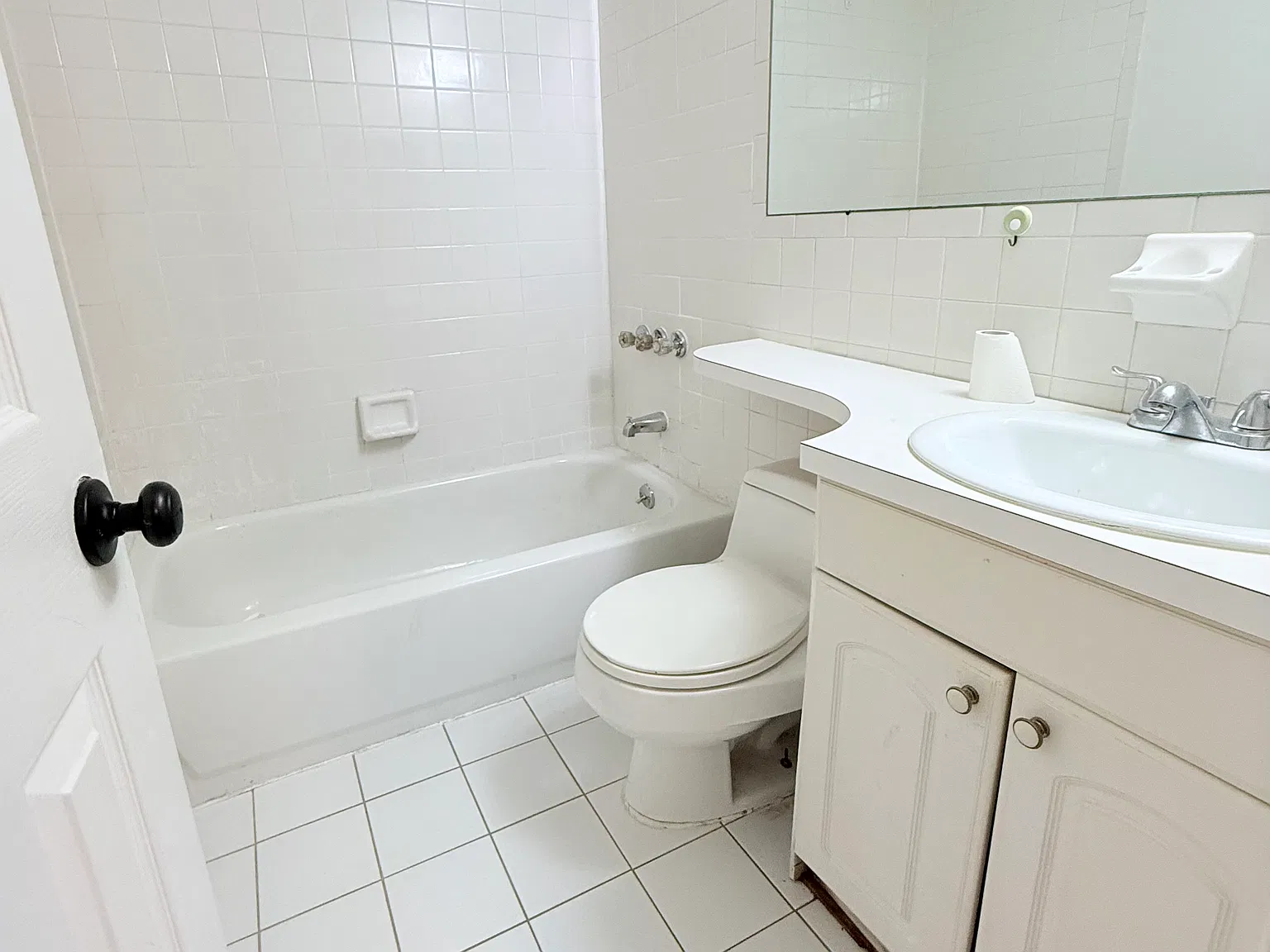 2 bed, 640 sqft, $2,300 — Photo 2