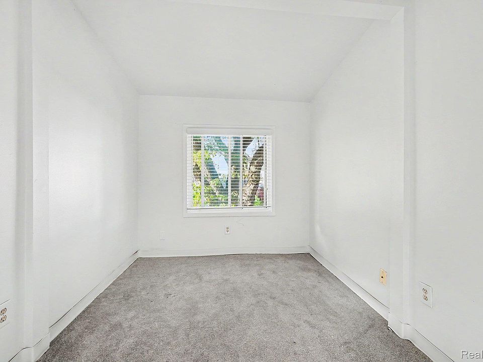51 W Harry Ave, photo 9