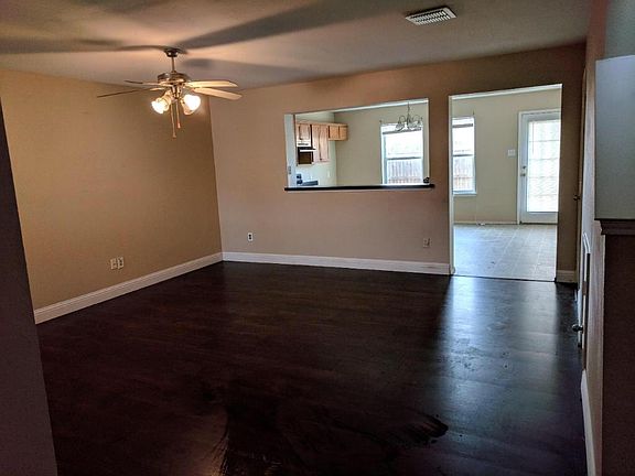 4th image of 2305 Kingsway Dr