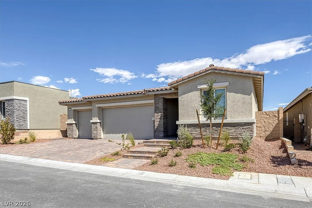 4 bed, 3.5 bath, 2465 sqft, $3,995 — Photo 2