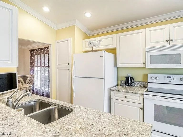 10025 Oakhurst Way — Photo 8