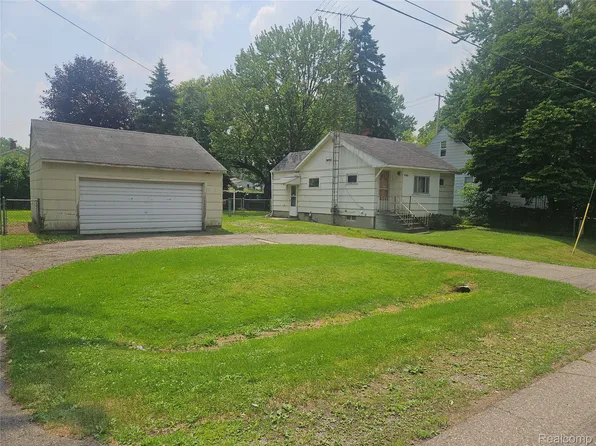 1081 W Parkwood Ave, Flint, MI 48507