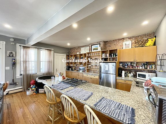 2nd image of 18 Sunset St APT 3T