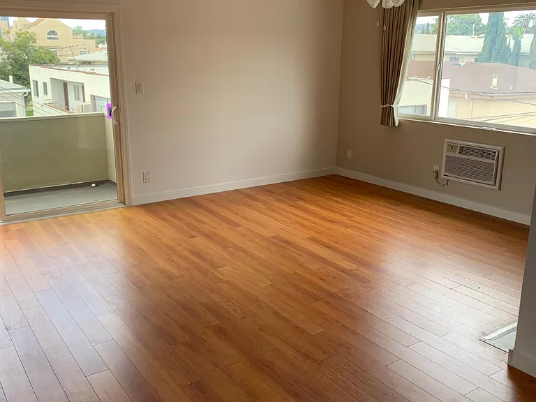 1045 S Sherbourne Dr #304 — Photo 2