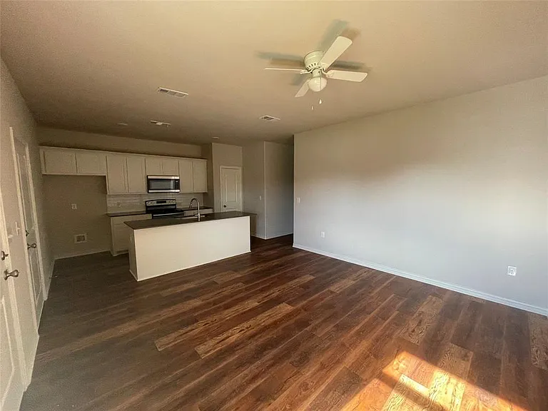 2829 Peony Dr — Photo 14