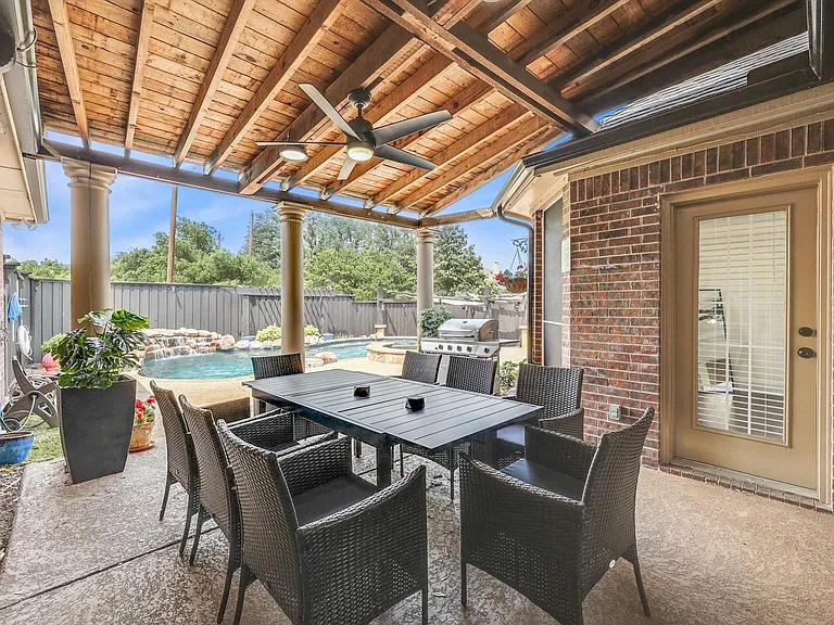 4325 Angelina Dr — Photo 35