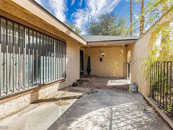 3rd image of 4492 E Rochelle Ave