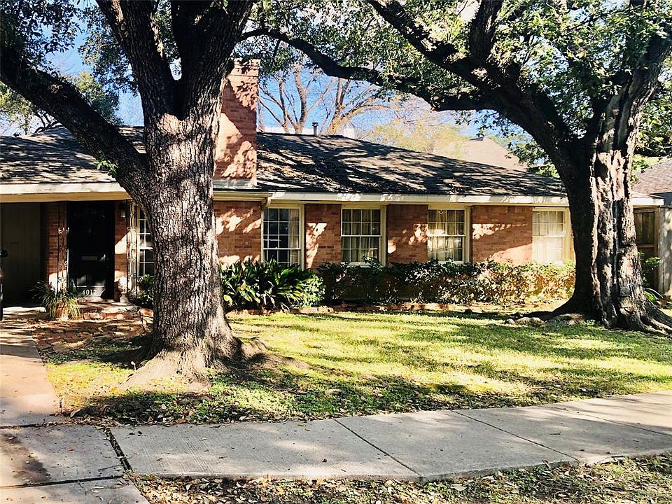 1st image of 4012 Essex Ln