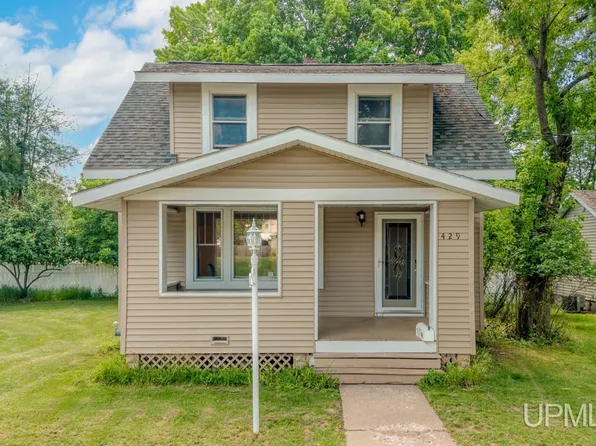 429 Edsel St, Iron Mountain, MI 49802