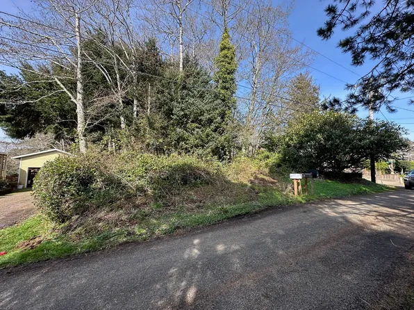 Hughey St W, Tillamook, OR 97141