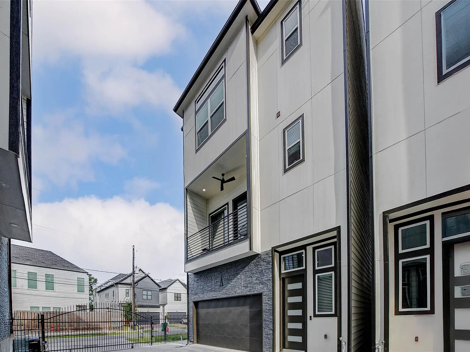 3 bed, 3.5 bath, 2255 sqft, $3,200 — Photo 1