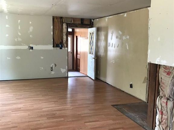 3rd image of 411 N St W