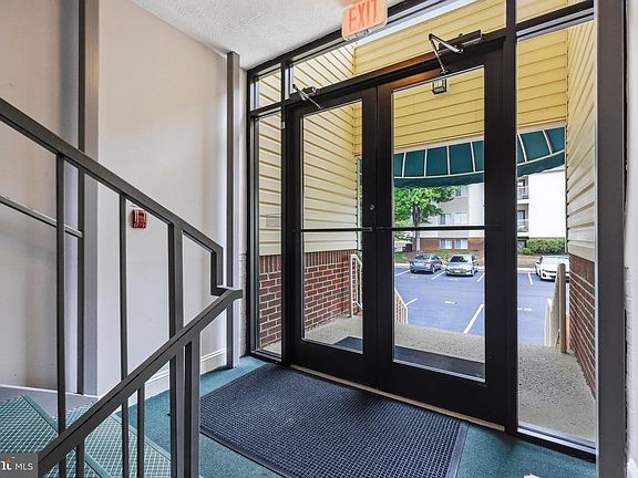3rd image of 2112 Whitehall Rd Unit 2C
