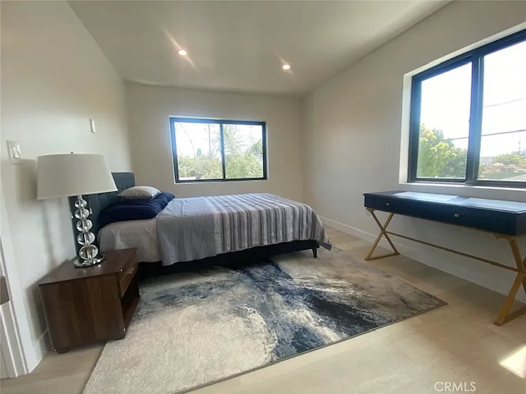 6059 Riverton Ave — Photo 12