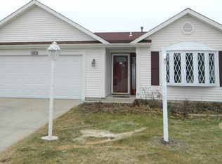 1241 Old Timber Ln, Hoffman Estates, IL 60192