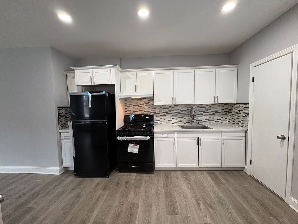 1st image of 429 John St #2