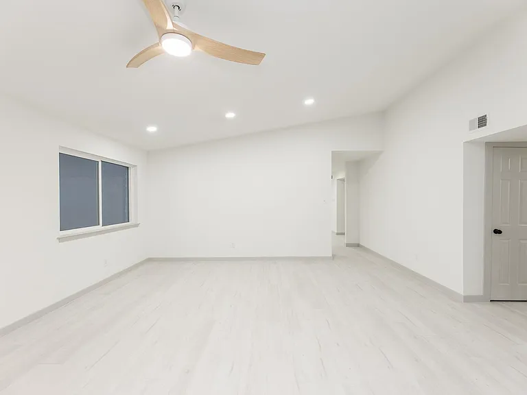 7115 Falling Waters Dr — Photo 9