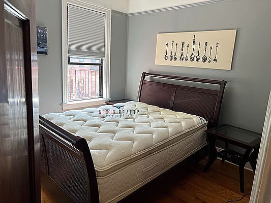 2nd image of 2319 28th Ave APT 2