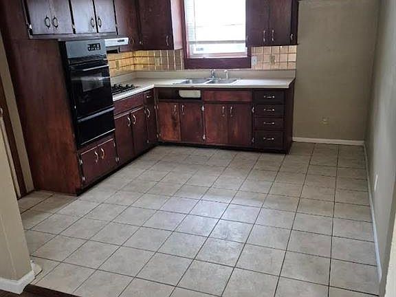 3rd image of 6208 Leo Dr