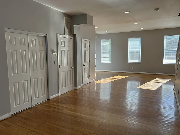 2101 Chelsea Ter #1 — Photo 35
