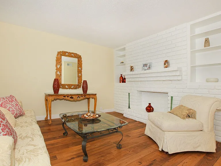 La Casita Apartments — Photo 6